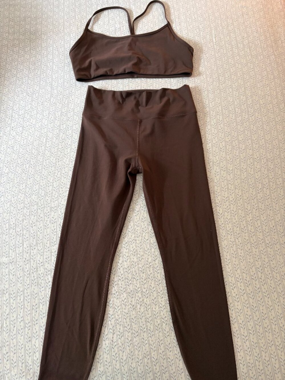 Vuori Bliss Blend Form short leggings and bra top size XL in French Roast